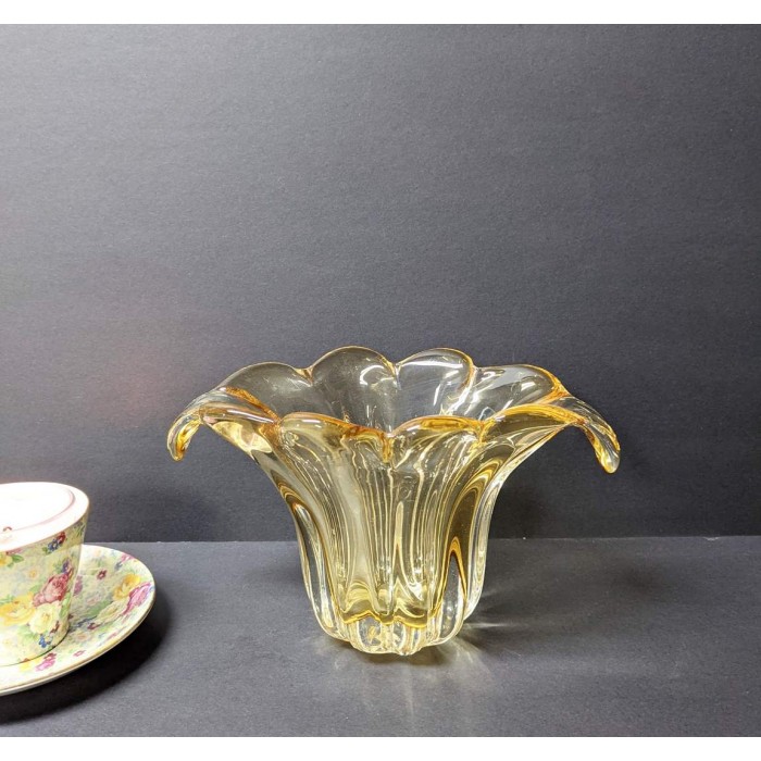 Vase vintage en verre soufflé ambre
